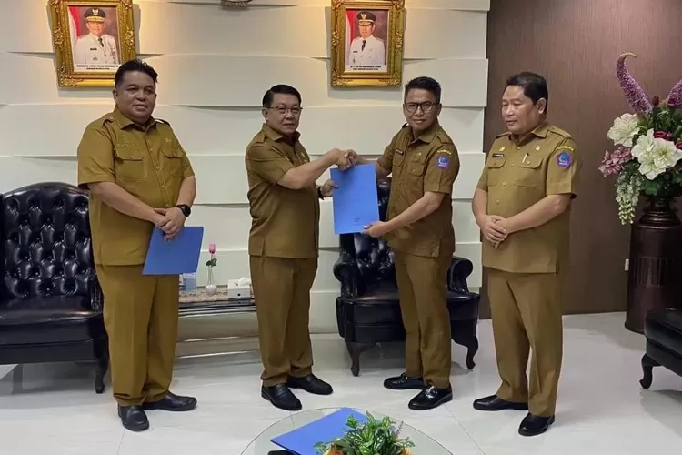 Dr. Denny Mangala dilantik sebagai Plh Kominfo Sulut
